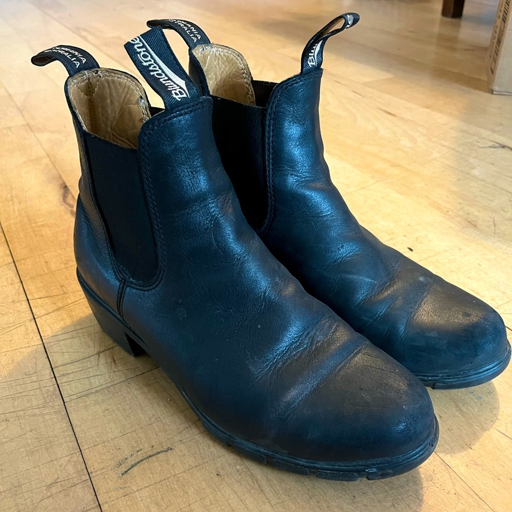 Blundstone heeled boots women’s size 10
